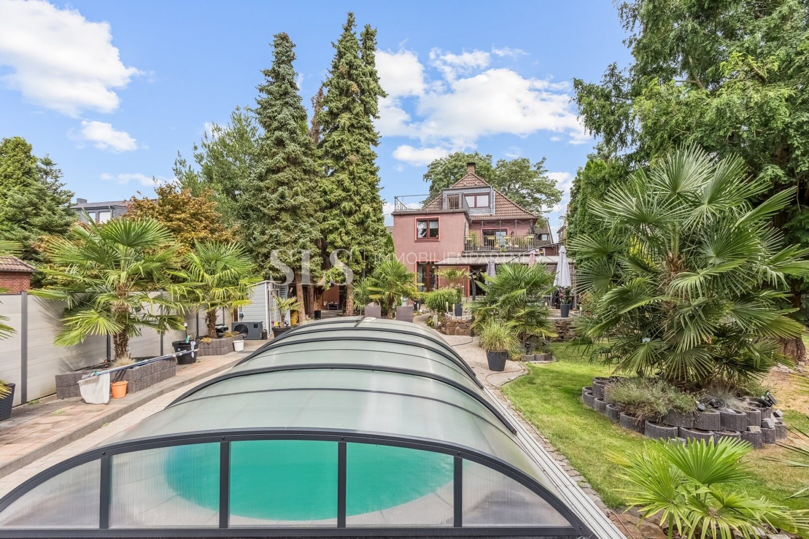 Garten mit Pool