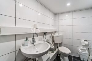 KG WC, gehört zum EG