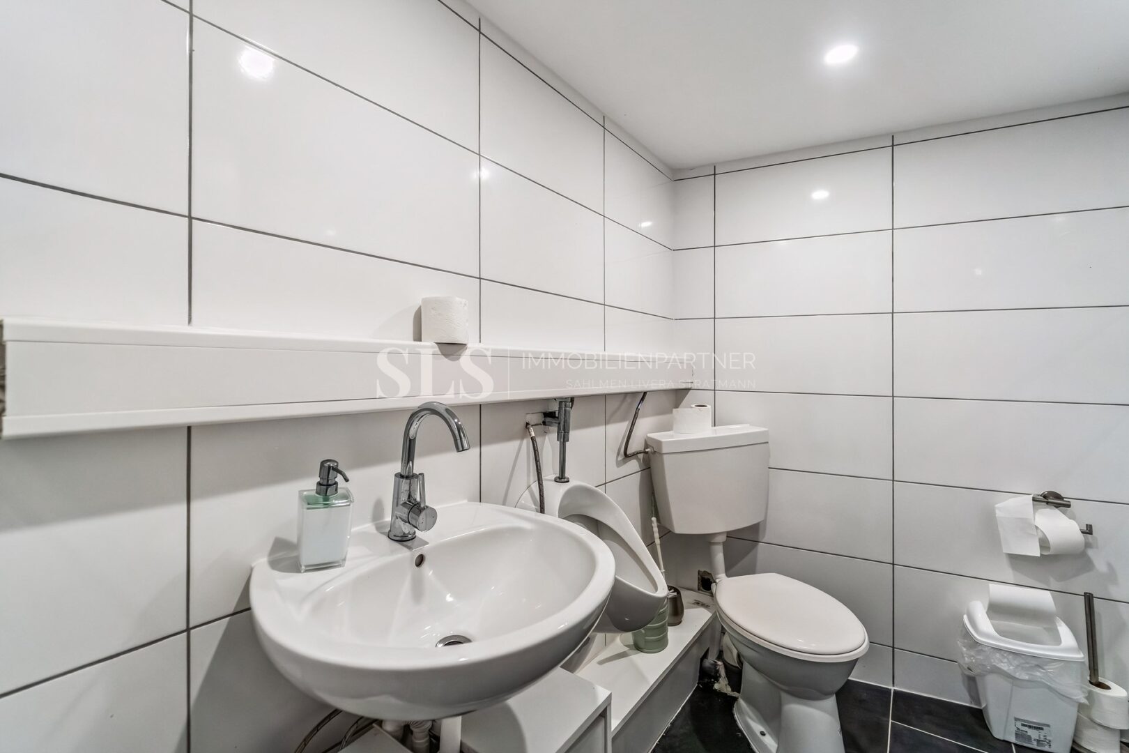 KG WC, gehört zum EG