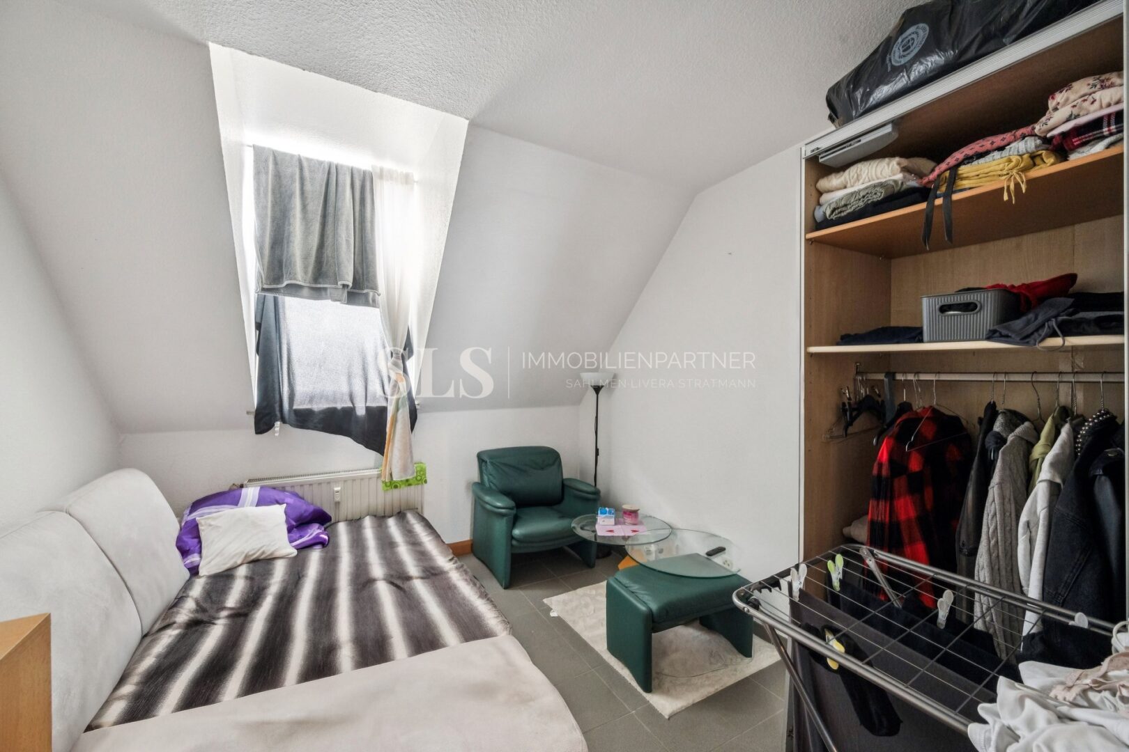 DG mitte Wohn-Schlafzimmer