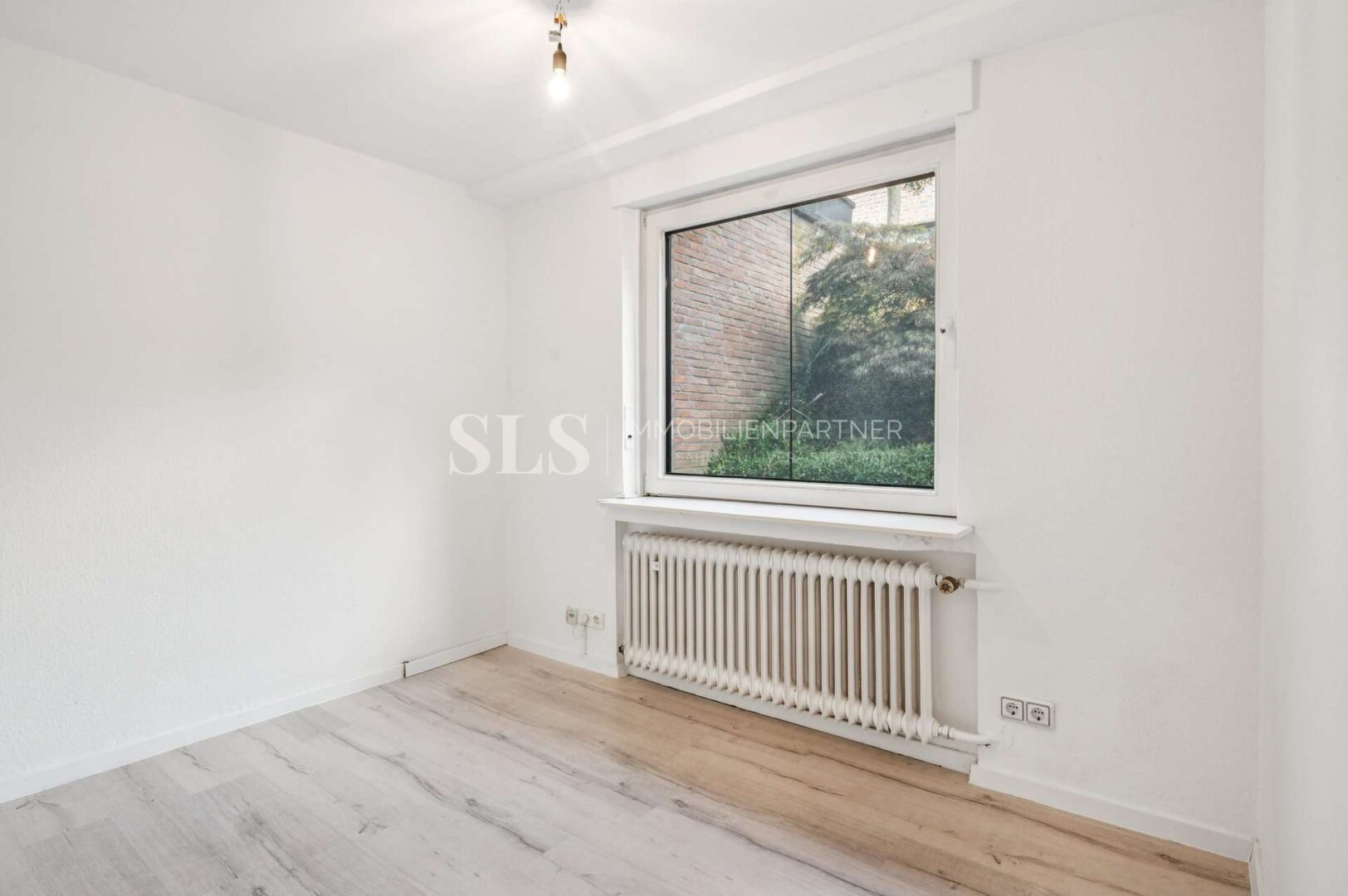 Wohn-/Schlafzimmer (Souterrain)