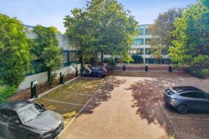 Parkplatz Außenansicht Hallenensemble