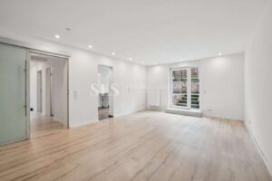 Wohn-/Schlafzimmer (Souterrain)