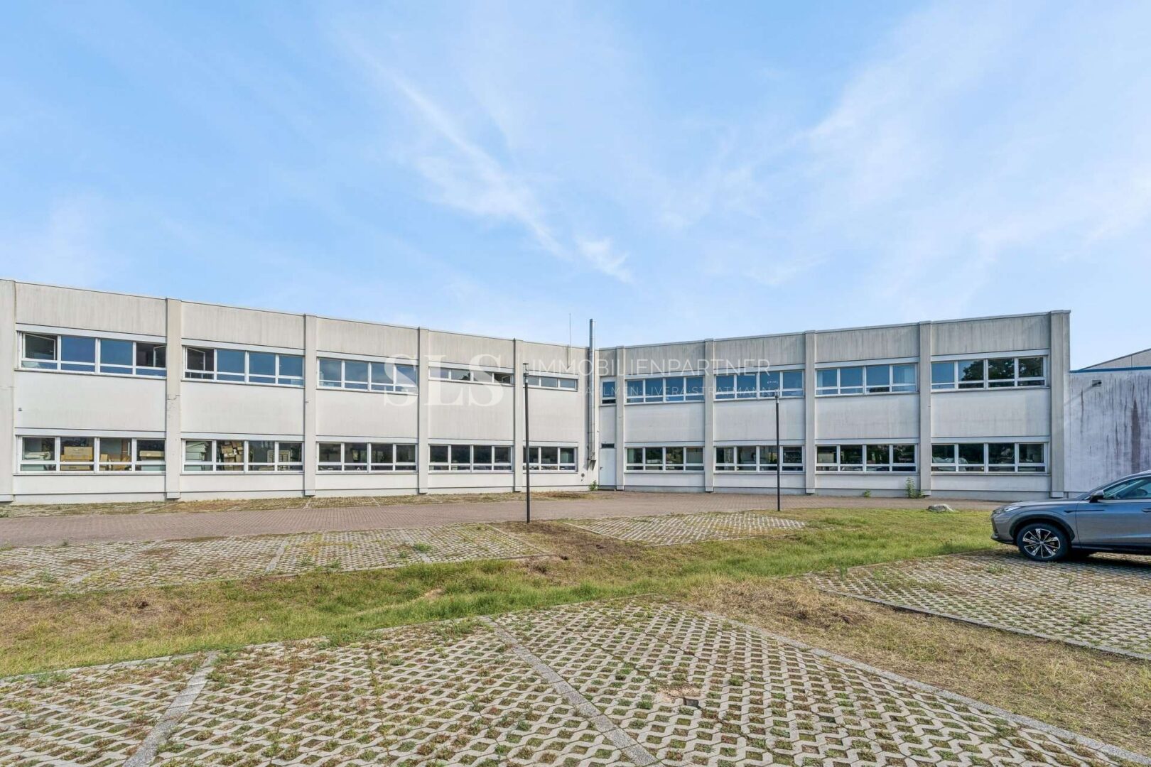 Außenansicht Büro- und Serviceeinheit