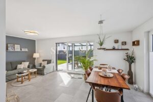 Wohnzimmer mit Essbereich