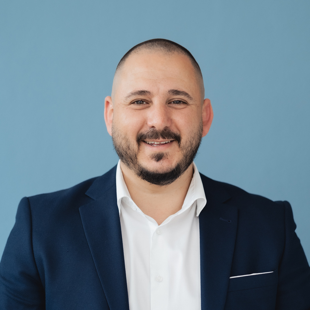 Herr Cüneyt Demirli
